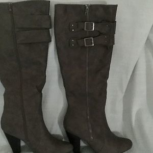 Size 10 made by evanora light brown high heeled zip up boots